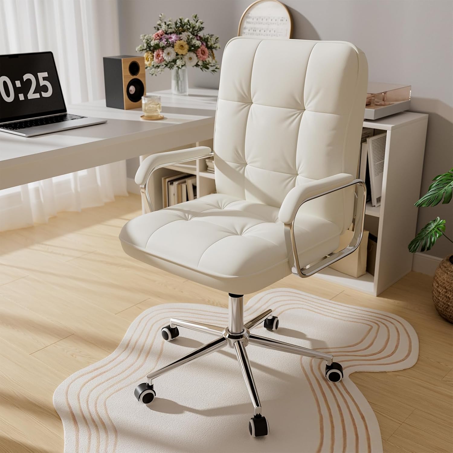 바퀴와 패딩 처리된 팔걸이가 있는 중간 높이 가죽 사무 - Woodworking Desk Chair 리뷰 및 가격